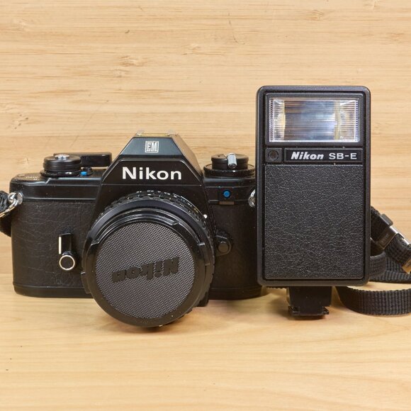 Nikon EM SLR 35mm Film Camera, with Nikon E 50mm f1.8 Lens, Nikon SB-E Flash - Picture 3 of 12